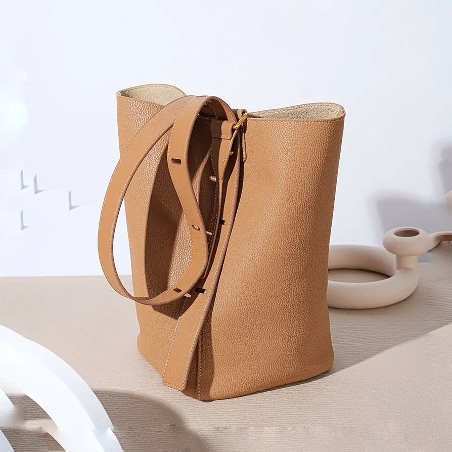 POZA BUCKET BAG (COW SKIN)