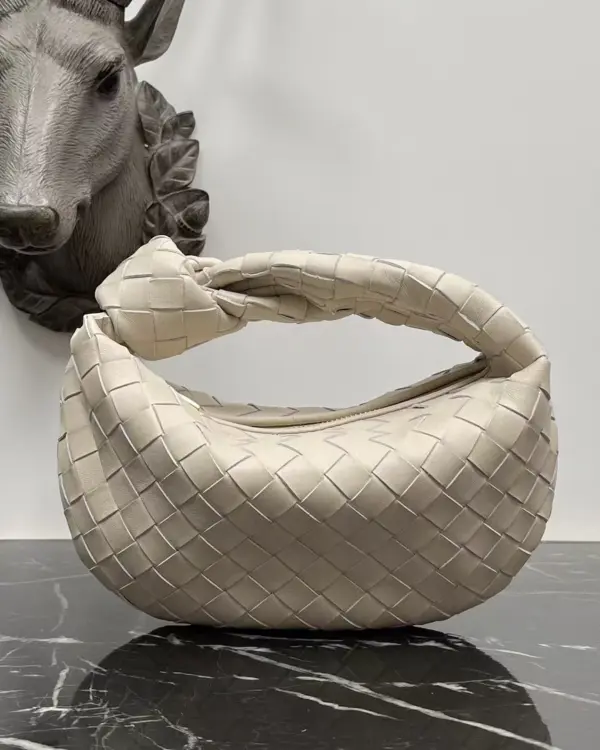 JADA WOVEN BAG (SHEEP SKIN)